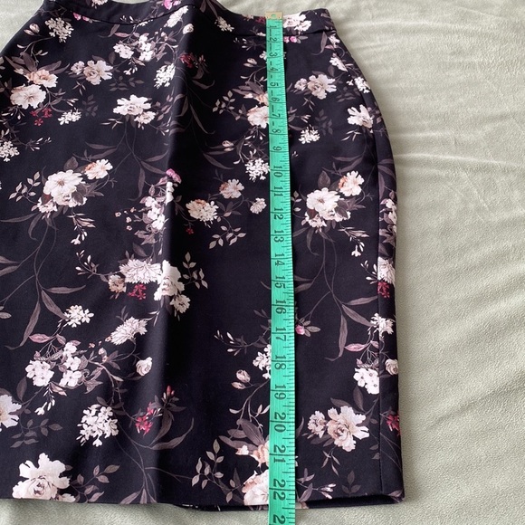 Women's Skirts Beautiful and very good condition - Picture 4 of 16